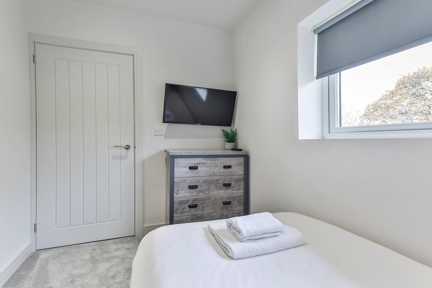 3 Bed Refurbished, Modern House, Wifi, Patio Area Villa เชฟฟิลด์ ภายนอก รูปภาพ